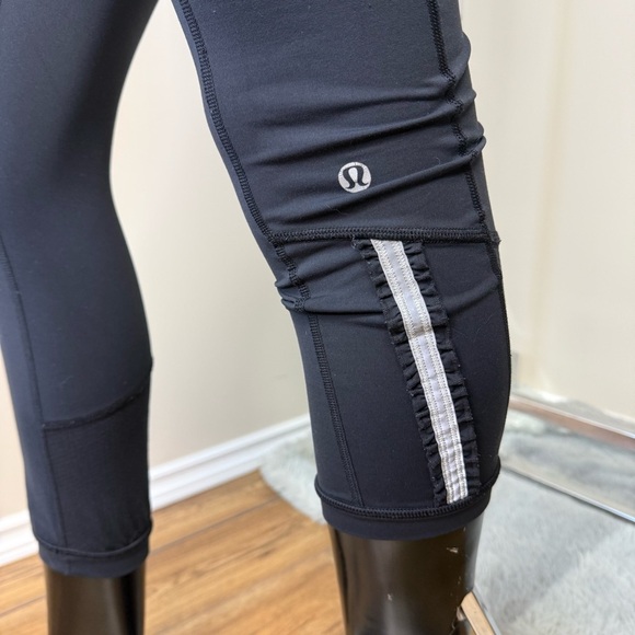 Lululemon Crop Leggings Black Purple Waistband Reflective Run Crops Size 8 - Picture 2 of 6